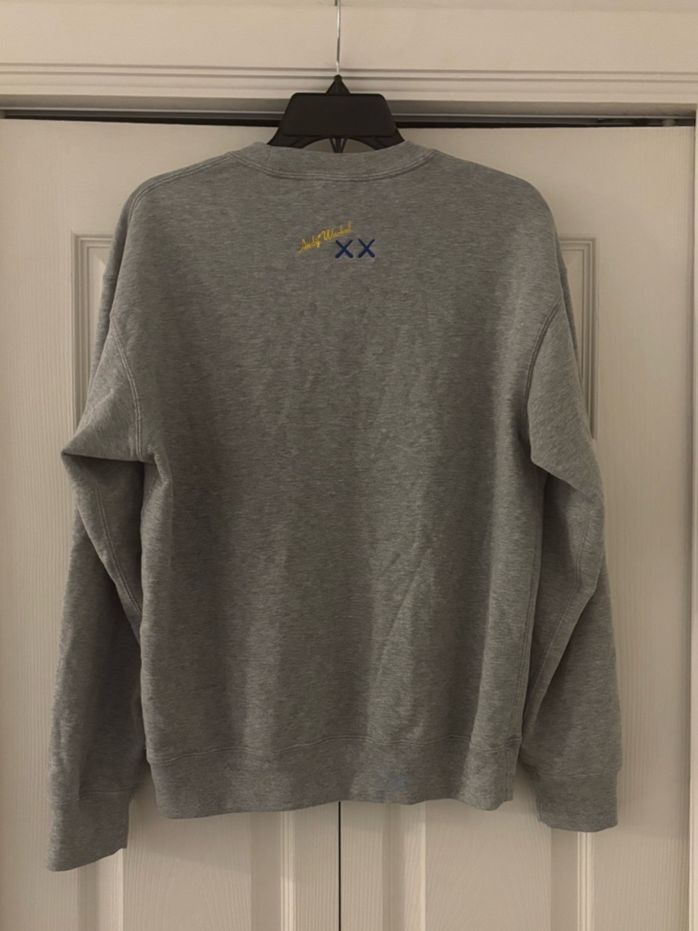 UNIQLO KAWS X WARHOL Graphic Banana Gray Sweatshirt with Blue & Yellow Graphic - Picture 7 of 9